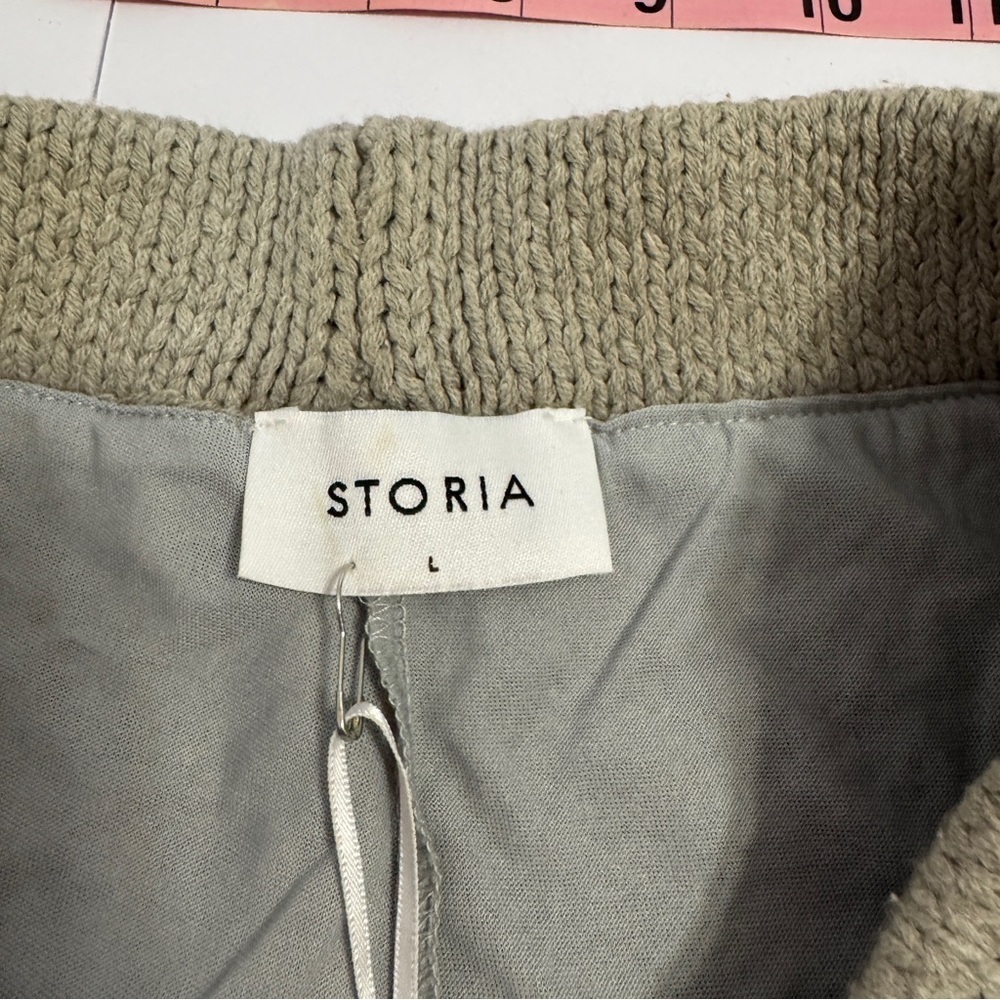 Storia Knit Daisy Shorts Large Gray White Yellow Floral High Waisted Lined NWT - Picture 6 of 9